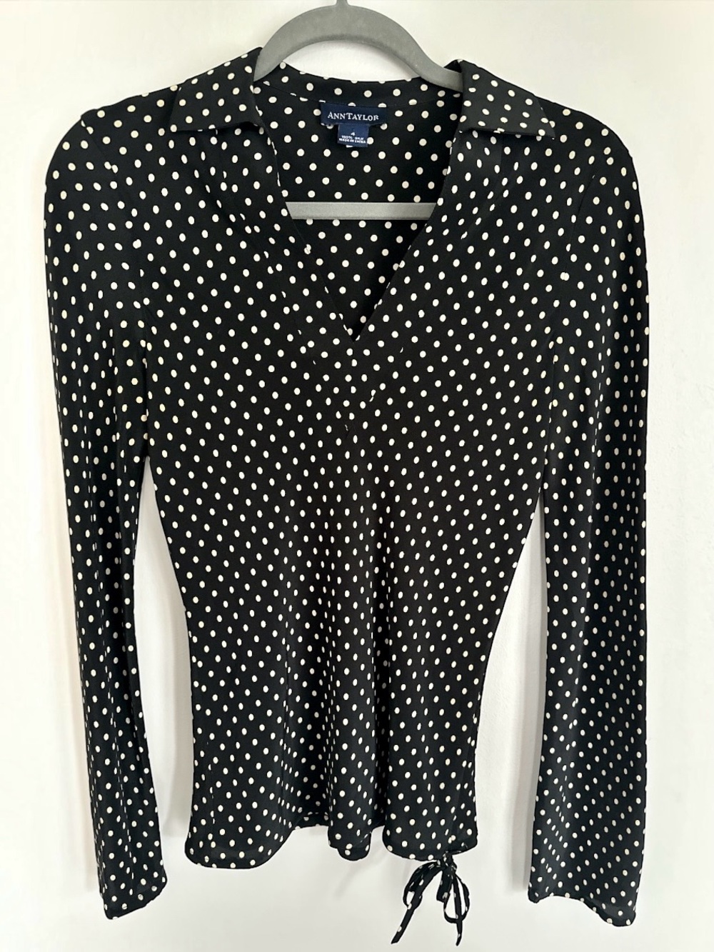 100% Silk Ann Taylor Black Polka Dot Long-Sleeve Collared V-Neck Top